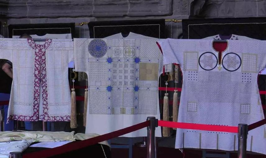 Sırrı çözülemiyor! 'Tılsımlı gömlekler' sergilendi "Duyar duymaz buraya doğru çekiyor"