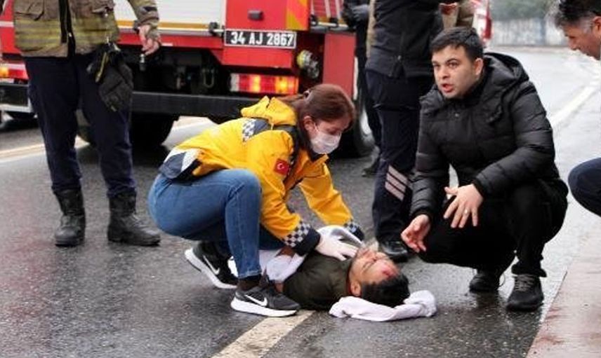 Şişli'de can pazarı: Üst geçitten düşen vatandaşa ilk müdahaleyi yoldan geçen doktor yaptı
