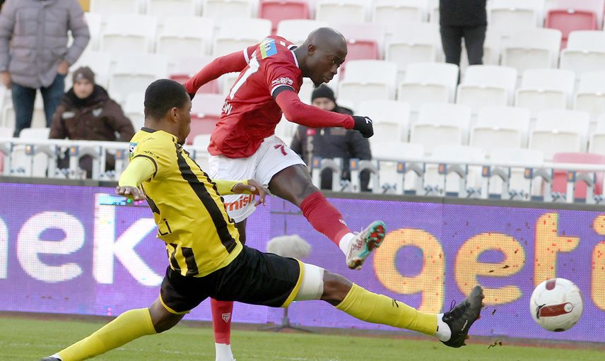Sivasspor İstanbul'da güldü: Tek golle galibiyeti kaptı