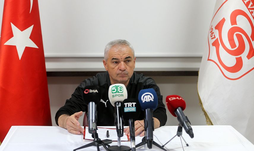 Sivasspor'da Rıza Çalımbay, Hakem Hatalarına İsyan Edip Taraftarlara Seslendi!