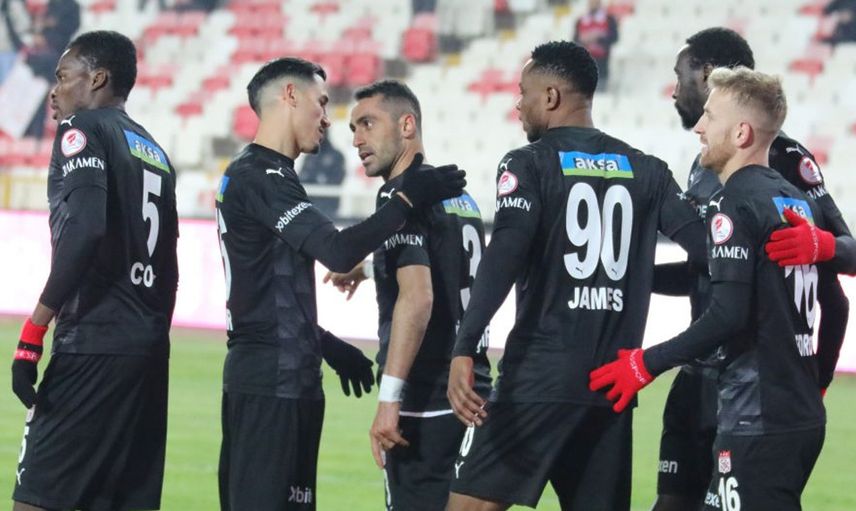 Sivasspor'da Sakatlanan Leke James Ameliyat Edildi!