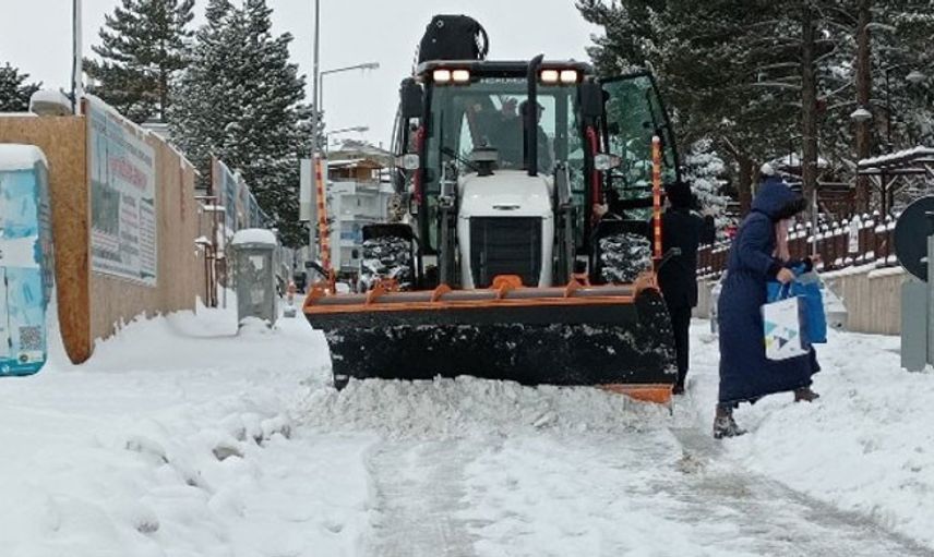 Sivas'ta 62 Yerleşim Yeri Yolu Kardan Kapandı