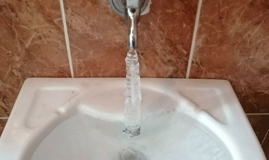 Sivas’ta Etkili Olan Soğuk Hava Musluktan Akan Suyu Bile Dondurdu!