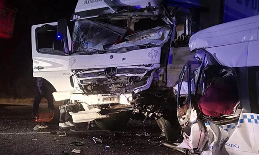 Sivas’ta kabus kaza: 8 kişi hayatını kaybetti, 10 kişi yaralandı