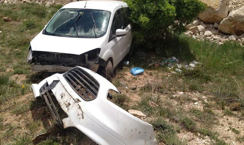 Sivas’ta Şarampole Uçan Araçtaki 1’i Bebek 6 Kişi Yaralandı