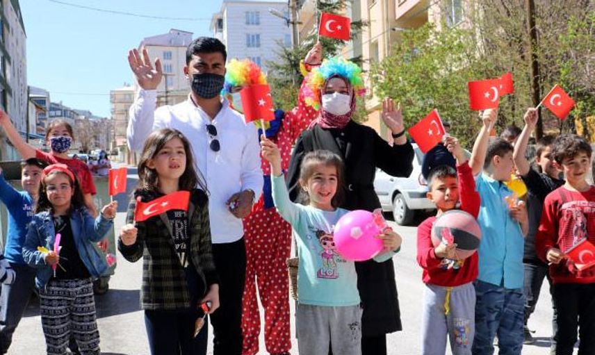 Sivas’ta Sürpriz Dolu 23 Nisan Coşkusu Yaşandı