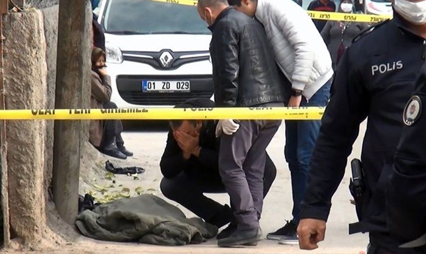 Sokak Ortasında Oğlunun Cesedini Gören Anne Feryat Etti