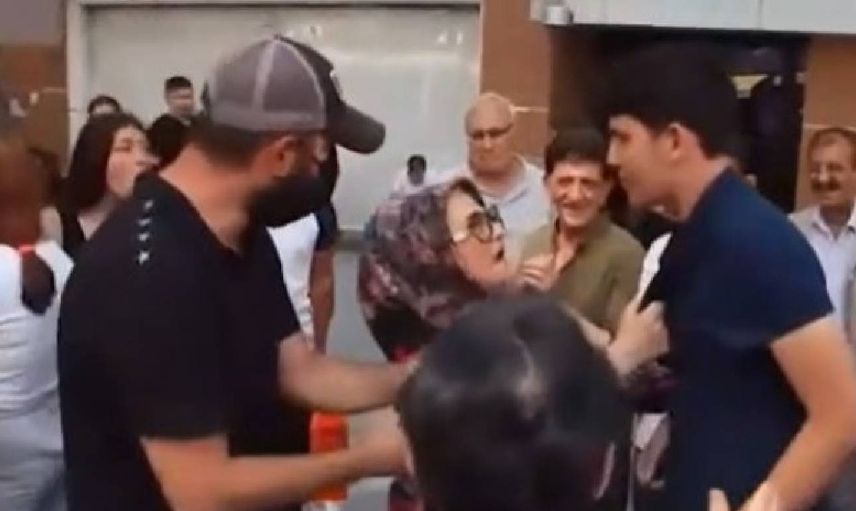 Sokak röportajı veren gencin yakasına yapışan teyze gündem oldu! Genç adam neye uğradığını şaşırdı