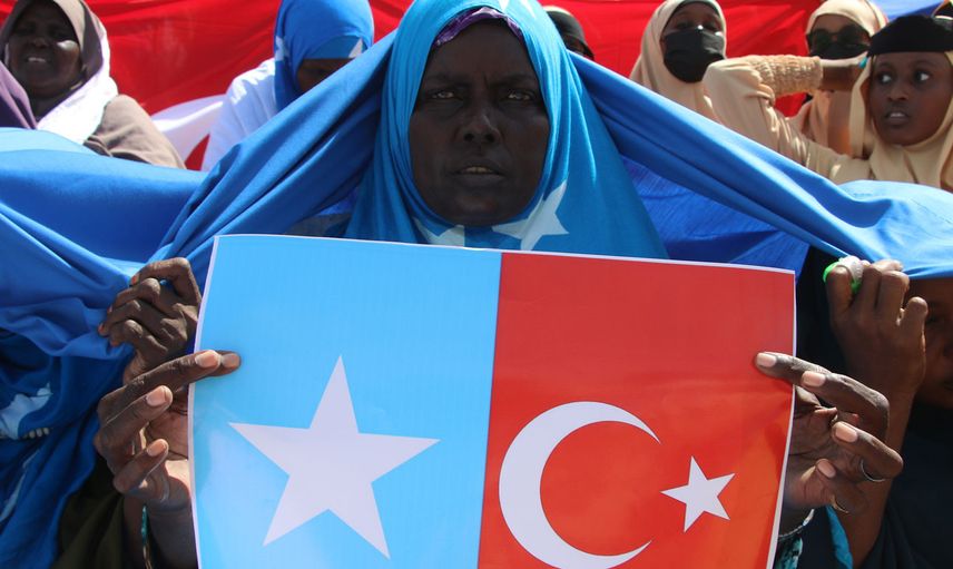 Somali’nin içi içine sığmıyor: Halk Türkiye ile imzalanan savunma anlaşmasını kutluyor!
