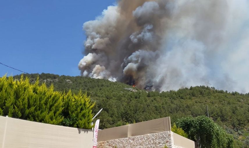 Son Dakika: Antalya’da Orman Yangını! Alevler Yükselince Helikopter Desteği Geldi