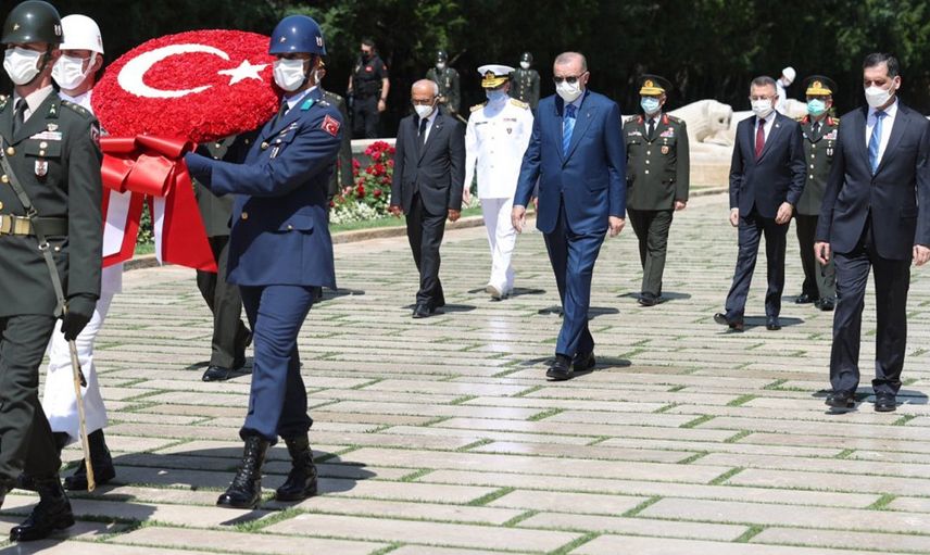 Son Dakika: Cumhurbaşkanı Erdoğan Başkanlığındaki YAŞ Üyeleri Anıtkabir'e Ziyaret Gerçekleştirdi