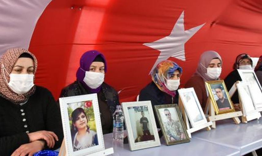 Son Dakika! Diyarbakır Annelerinin Oturma Eylemine Bir Acılı Aile Daha Katıldı
