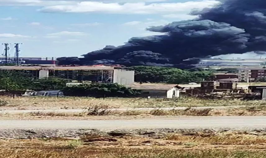 Son Dakika! Fabrika Yangını Korkuttu: Çok Sayıda Ekip Bölgede