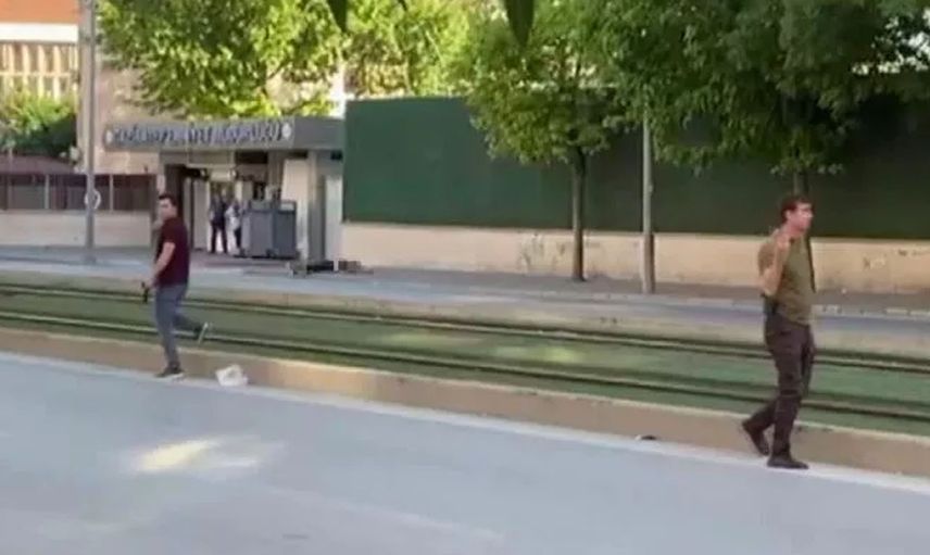 Son dakika! Gaziantep İl Emniyet Müdürlüğü önünde 'üzerimde bomba var' diye bağıran şahıs vuruldu