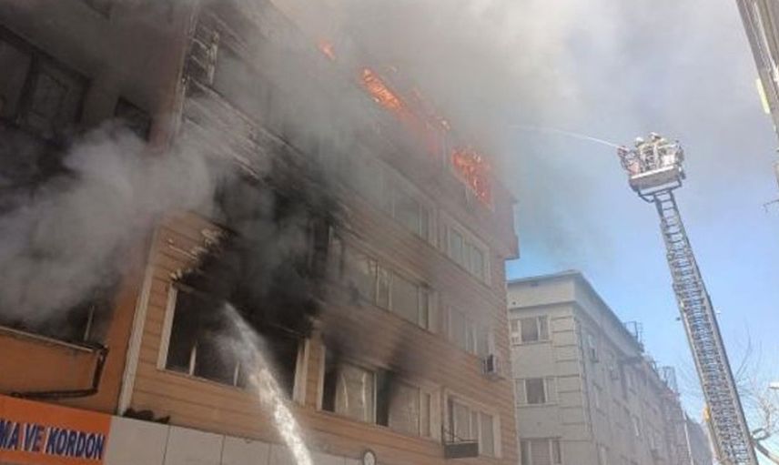 Son Dakika: İstanbul Güngören'de Korkutan Yangın! Patlamalar Meydana Geldi
