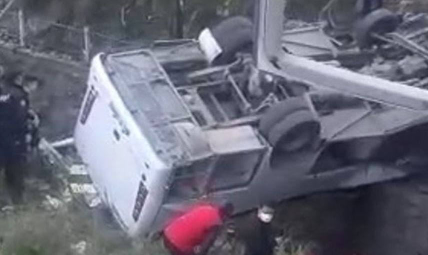 Son Dakika! Kocaeli'nde Feci Kaza, Öğrenci Servisi Dereye Uçtu!