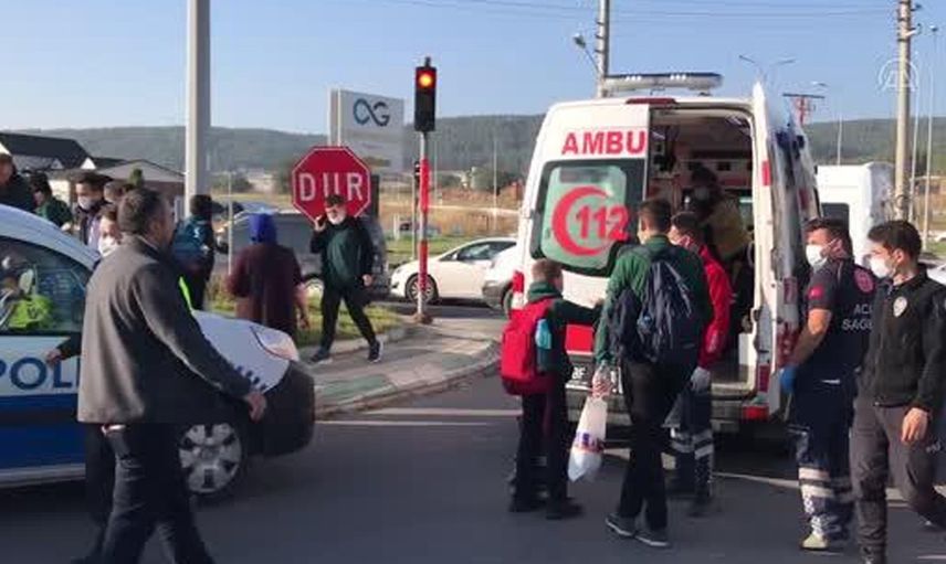Son Dakika: Kütahya'da Dehşet Dolu Anlar! Tır ile Öğrenci Servisi Çarpıştı