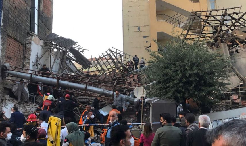 Son Dakika: Malatya'da Bina Çöktü: Enkaz Altında Kalanların Olup Olmadığı Araştırılıyor