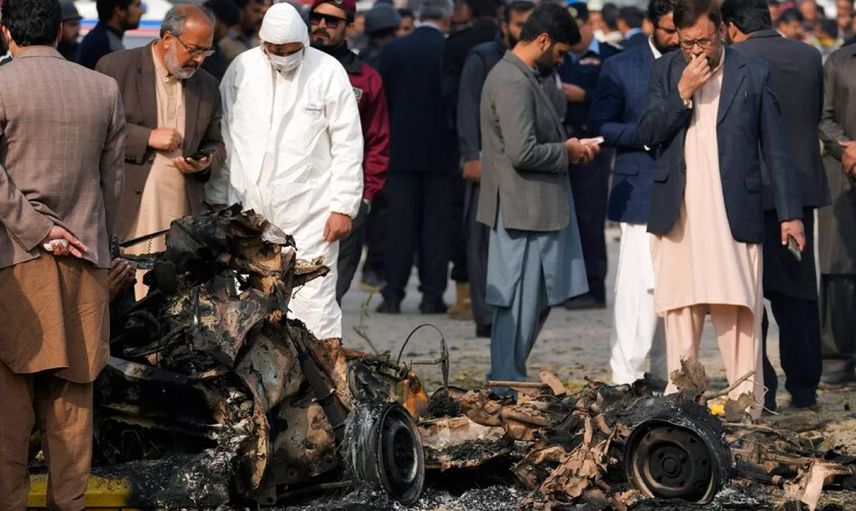 Son dakika! Pakistan'da herkesi korkutan bombalı saldırı: 5 polis öldü