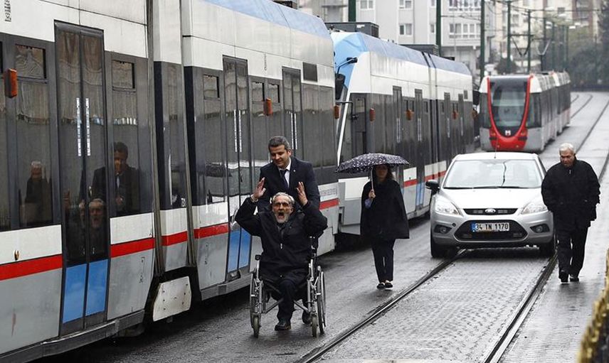 Son Dakika! Sağanak İstanbul'u Felç Etti! Tramvay Seferleri Durduruldu