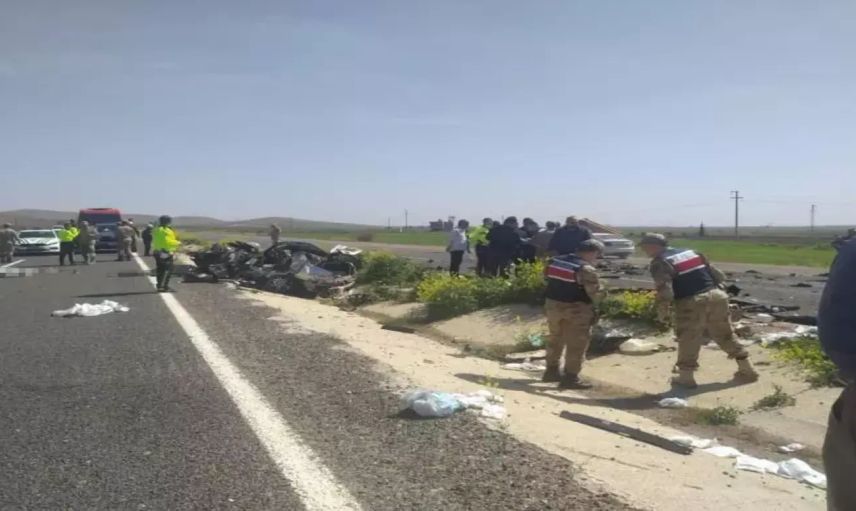 Son Dakika! Şanlıurfa'da korkunç kaza: 1'i polis 4 kişi hayatını kaybetti!