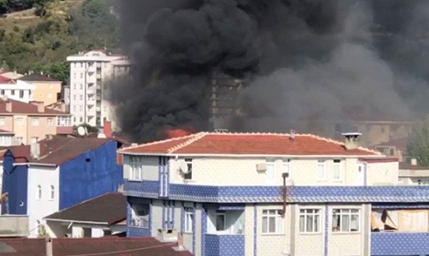 Son Dakika: Sultanbeyli’de Yangın Çıktı