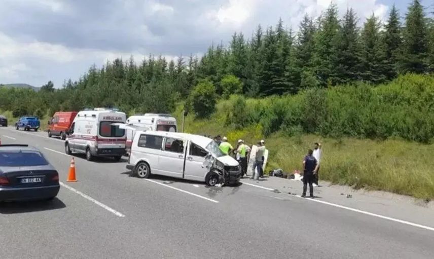 Son Dakika! TEM'de feci kaza: 1 ölü, 10 yaralı!