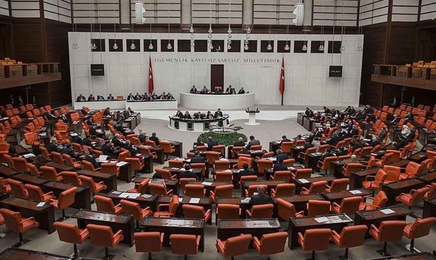 Son dakika: Torba yasası Meclis'e sunuldu! Emeklileri yakından ilgilendiren gelişme şaşırttı! En düşük emekli maaşı 3500 TL oldu