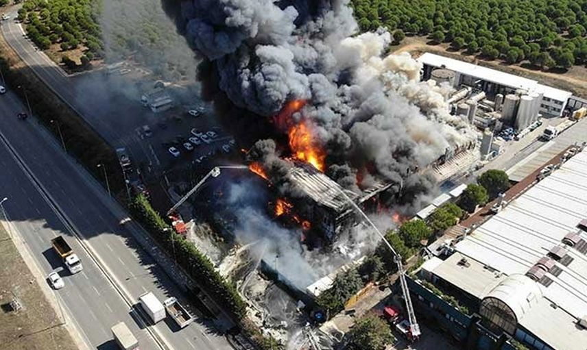 Son Dakika: Tuzla'da Fabrika Yangını!