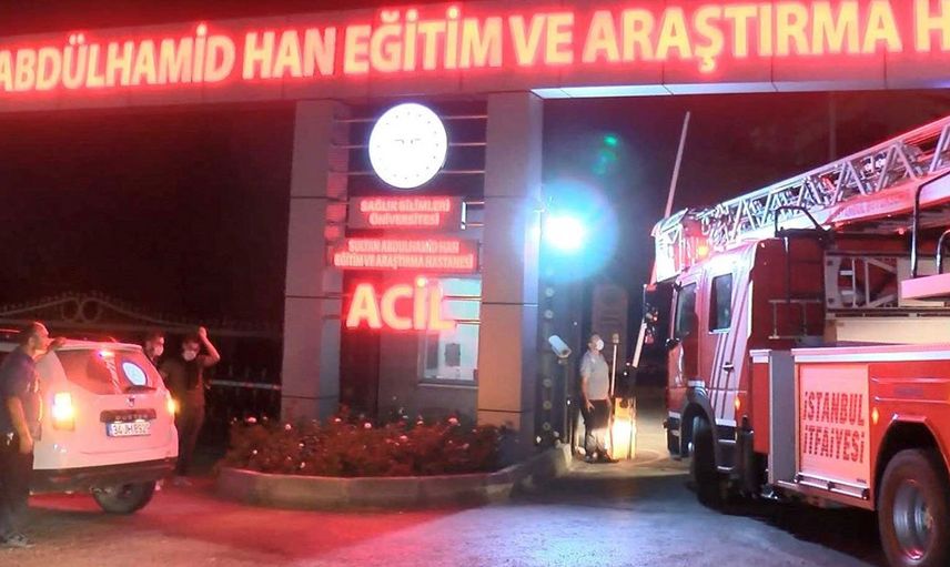 Son dakika: Valilikten açıklama geldi, Sultan Abdülhamit Han Eğitim ve Araştırma Hastanesi'ndeki yangında hayatını kaybedenler var