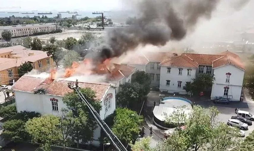 Son dakika! Zeytinburnu Hastanesinde yangın! hastalar kucakta tahliye ediliyor