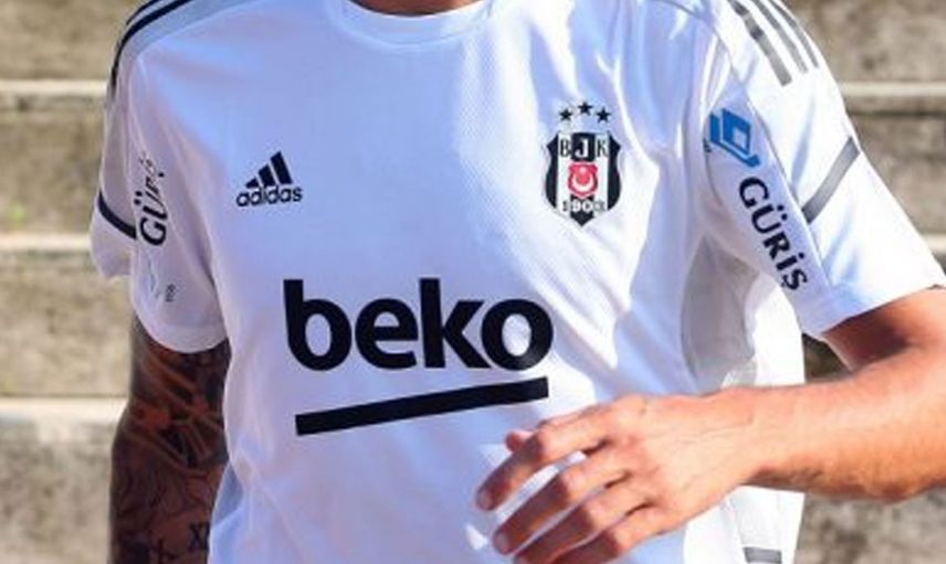 Son olarak Beşiktaş formasını terleten Mehmet Topal, futbol kariyerini noktaladı!