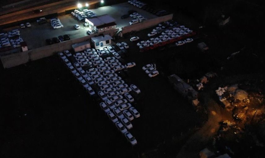 Stokçular Sınır Tanımıyor: Arnavutköy’de Bir Firmanın Otoparkı Sıfır Araçlarla Dolu