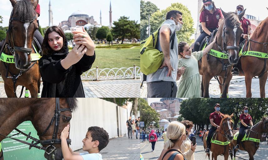 Sultanahmet Meydanı'nda Atlı Polislerden Devriye Turistlerin İlgi Odağı Oldu