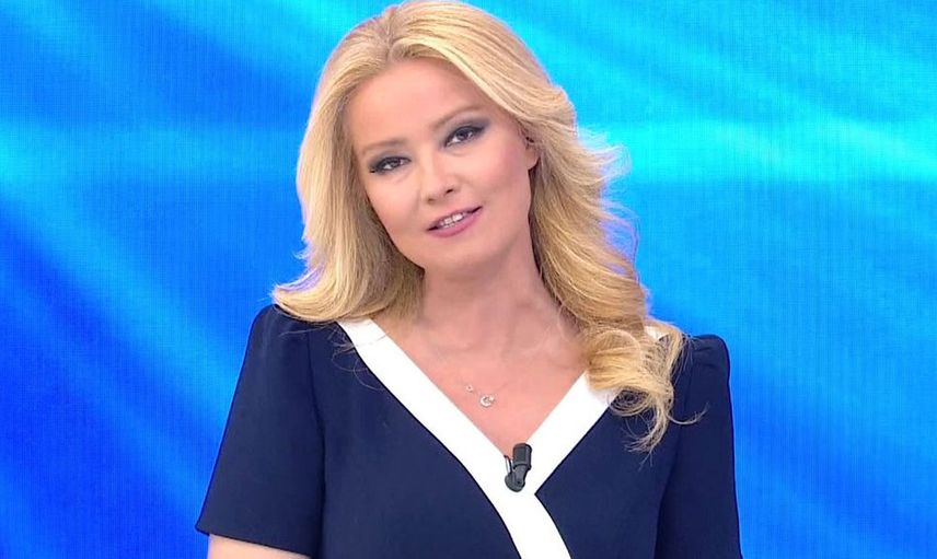 Sultanahmet'te tanınmamak için farklı bir imaja bürünen Müge Anlı'nın o görüntüsü sosyal medyada alay konusu oldu
