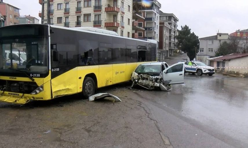 Sultanbeyli’de feci kaza: İETT otobüsü ile otomobil çarpıştı! 6 yaralı var