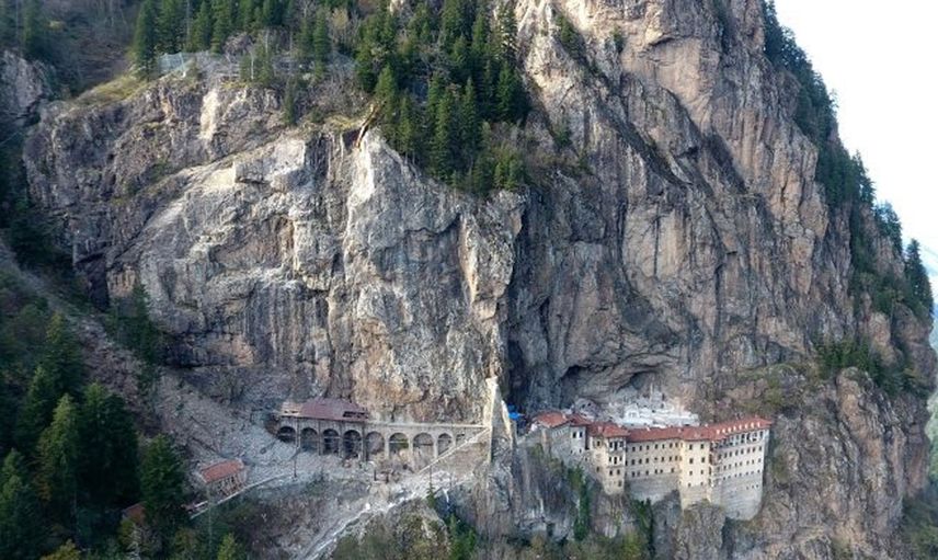 Sümela Manastırı'nın restorasyon çalışmaları tamamlandı: 1 Mayıs'ta kapılarını açıyor!
