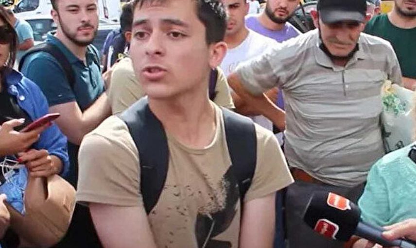 Suriyeli genç kendisine öfke dolu olan kalabalığa sitem etti! 'Ben bir insanım'