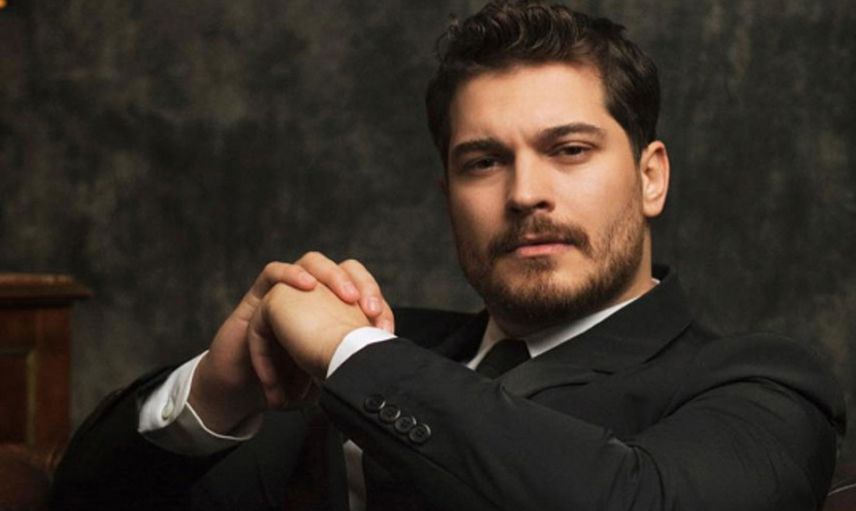 Süslü Korkuluk Dizisiyle Ekranlara Gelecek Olan Çağatay Ulusoy’un Partneri Belli Oldu!
