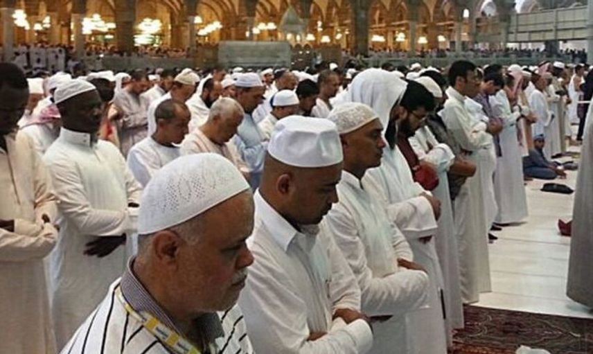 Suudi Arabistan'da Yetkililer Teravih Namazını Yarıya İndirdi
