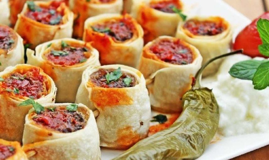 Tadı damağınızı çatlatacak lezzet: Ev yapımı kebap çatlatan nasıl yapılır? Gelinim Mutfakta ev yapımı kebap çatlatan tarifi