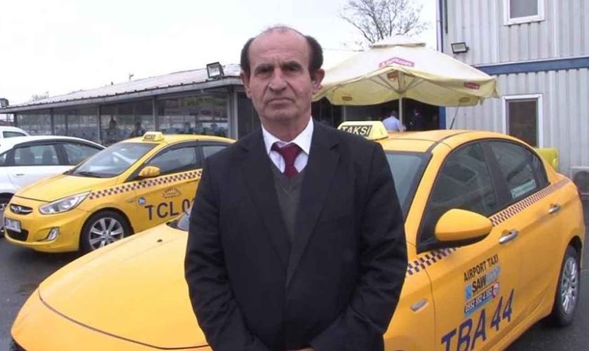 Taksi şoföründen örnek davranış: Merdivenlerden çıkamayan yaşlı kadını sırtında taşıdı!
