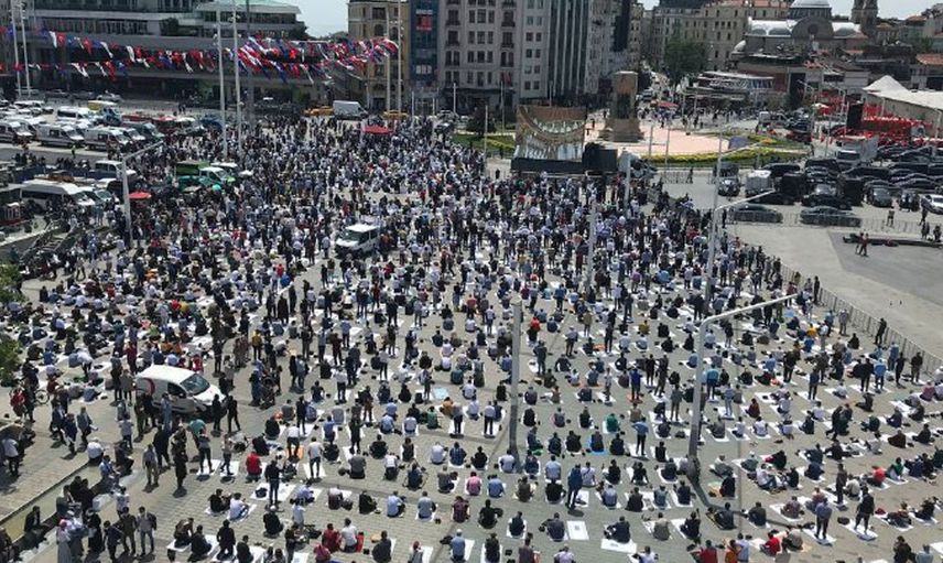Taksim Camii'de İlk Ezan, İlk Namaz