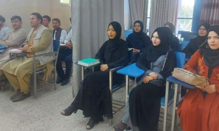 Taliban Kadın ve Erkek Öğrenciler Arasına Perde Çekti