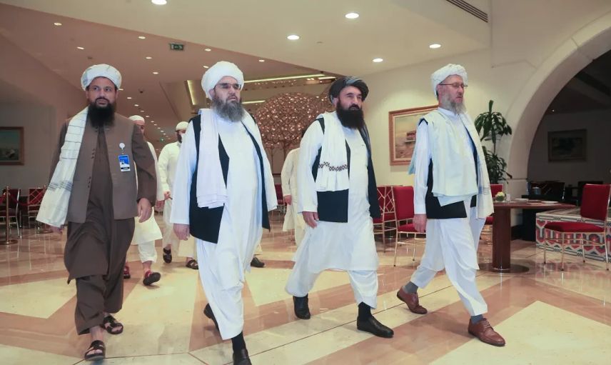 Taliban’dan Kadın Yazarlara Yasak: 140 Kitap Müfredattan Çıkarıldı