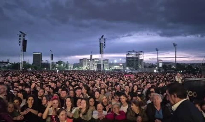 Tarkan, Ankara'da Hayranlarıyla Buluştu