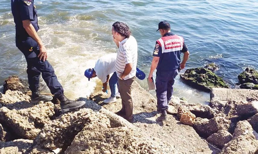 Tatil cennetinde skandal: Belediye kanalizasyonu binlerce kişinin girdiği denize akıttı