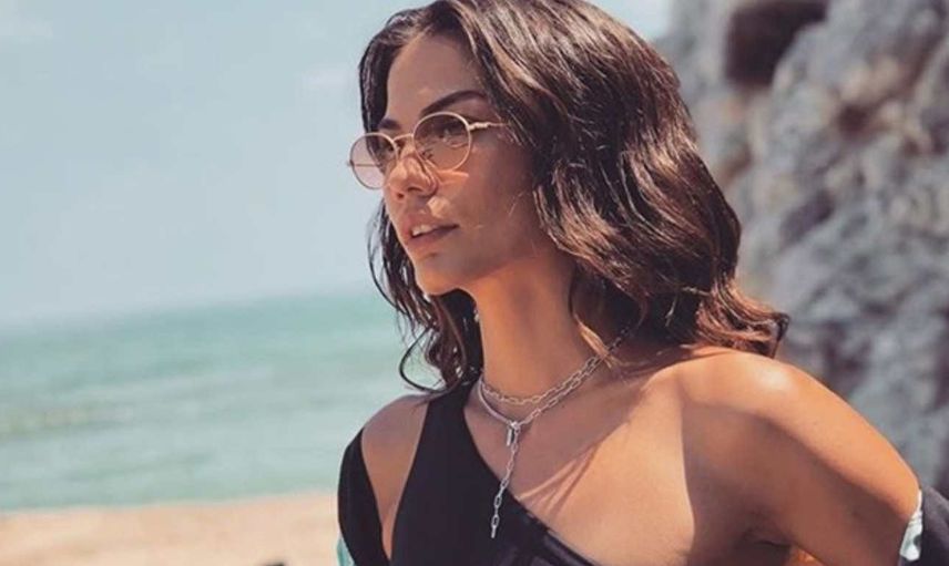 Tatil pozlarıyla şov yapan Demet Özdemir görenleri mest etti!