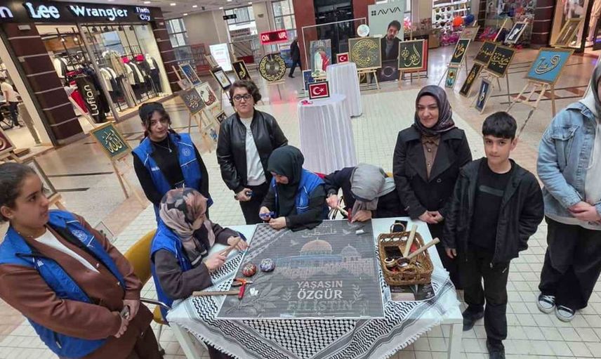 Tatvan'da Filistin İçin Umut Dolu Sergi
