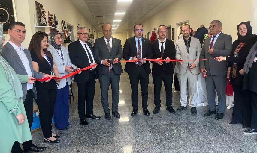 Tavşanlı'da Ruh Sağlığı Merkezi Kursiyerlerinin Eserleri Sergilendi